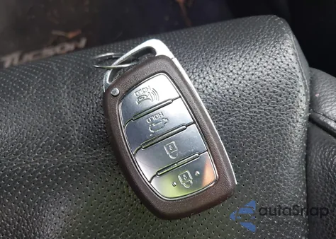 2018 Hyundai Tucson Sel Plus z USA, uszkodzony, nr VIN KM8J33A45JU639494